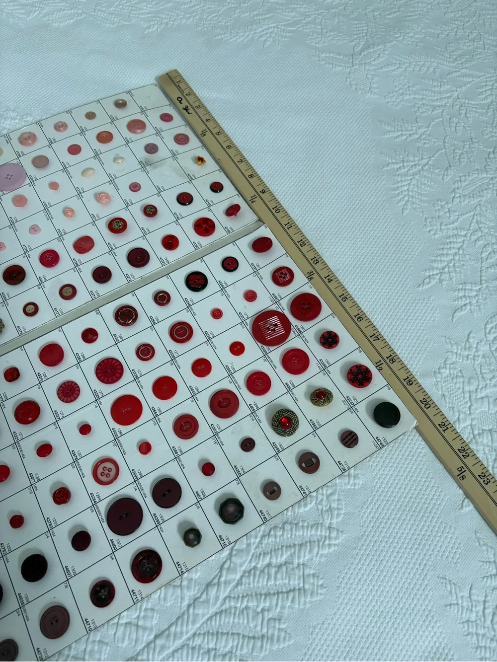 Vintage button collection salesman sample card red pink 118 different buttons